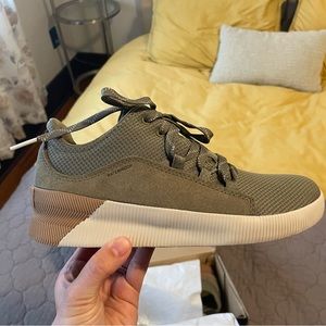 NWT Sorel green sneaker, size 7.5